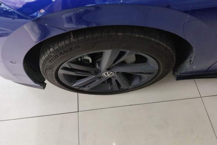 Used Volkswagen Golf 2021 280TSI DSG R-Line Left Front Wheel Hub