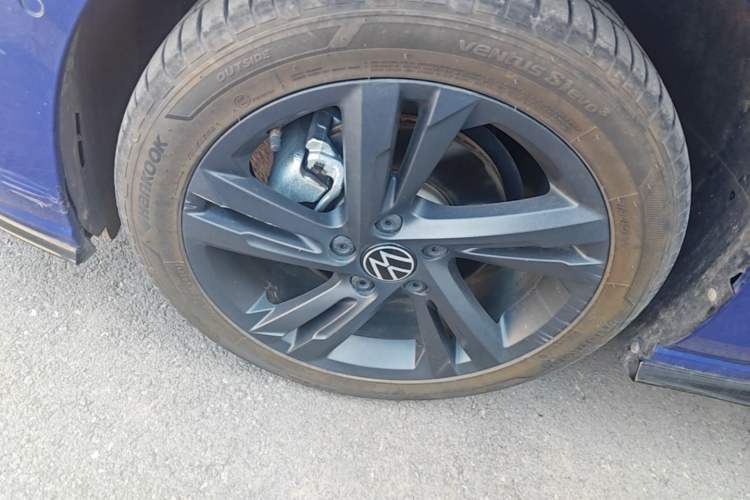 Used Volkswagen Golf 2021 280TSI DSG R-Line Left Front Wheel Hub