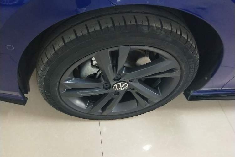 Used Volkswagen Golf 2021 280TSI DSG R-Line Left Front Wheel Hub