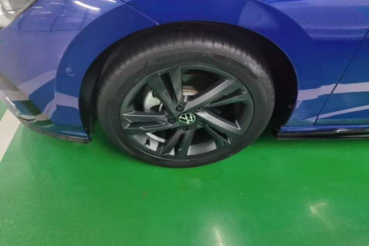 Used Volkswagen Golf 2021 280TSI DSG 30th Anniversary Edition Left Front Wheel Hub
