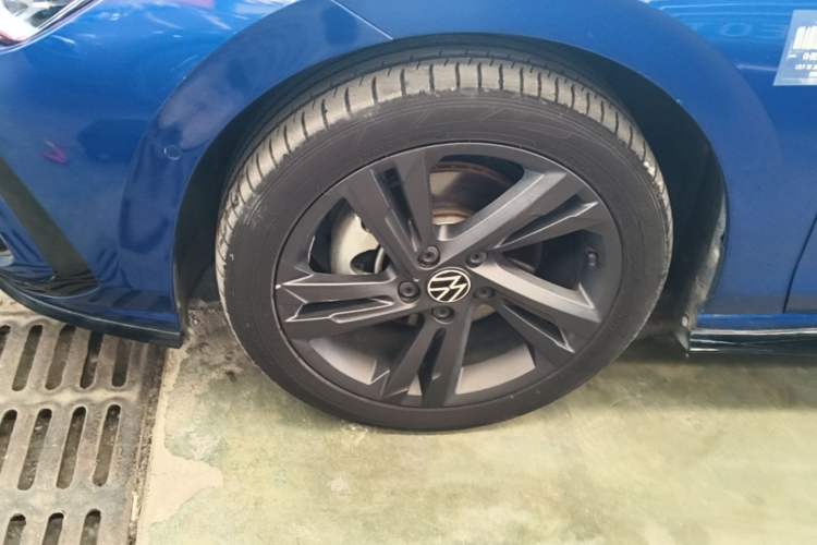 Used Volkswagen Golf 2021 280TSI DSG R-Line Left Front Wheel Hub