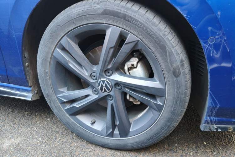 Used Volkswagen Golf 2021 280TSI DSG R-Line Right Front Wheel Hub