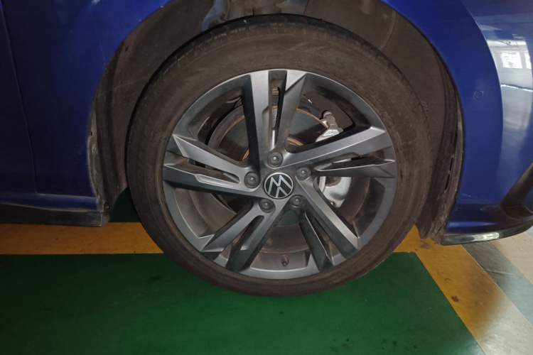 Used Volkswagen Golf 2021 280TSI DSG R-Line Right Front Wheel Hub