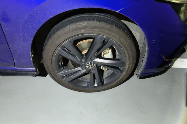 Used Volkswagen Golf 2021 280TSI DSG R-Line Right Front Wheel Hub