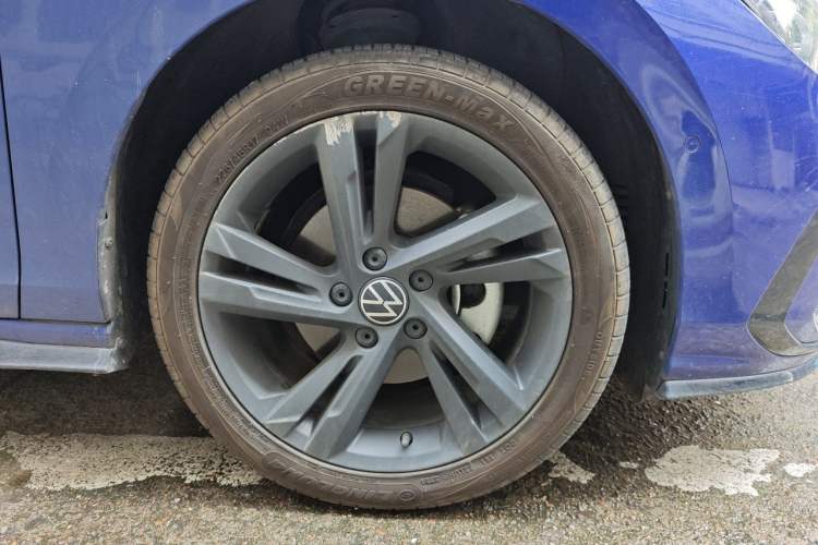 Used Volkswagen Golf 2021 280TSI DSG R-Line Right Front Wheel Hub