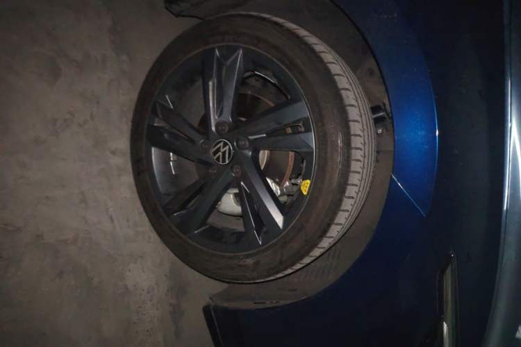 Used Volkswagen Golf 2021 280TSI DSG R-Line Right Front Wheel Hub