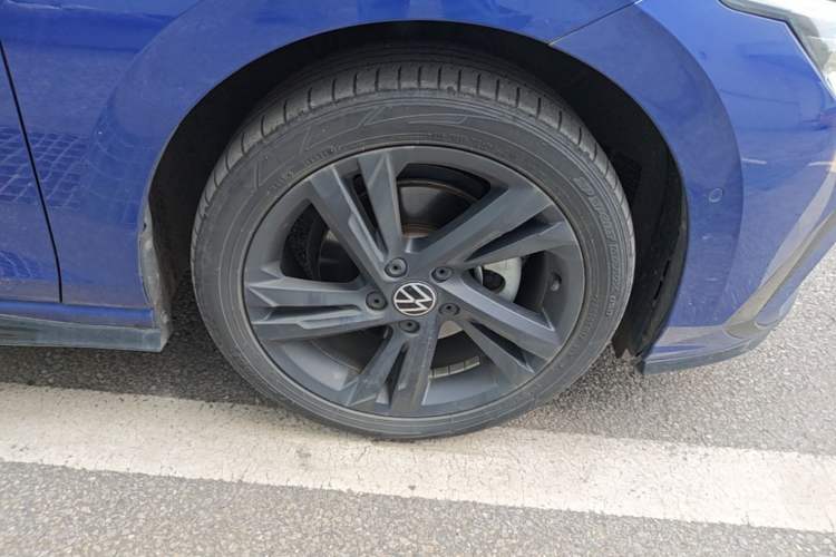 Used Volkswagen Golf 2021 280TSI DSG R-Line Right Front Wheel Hub
