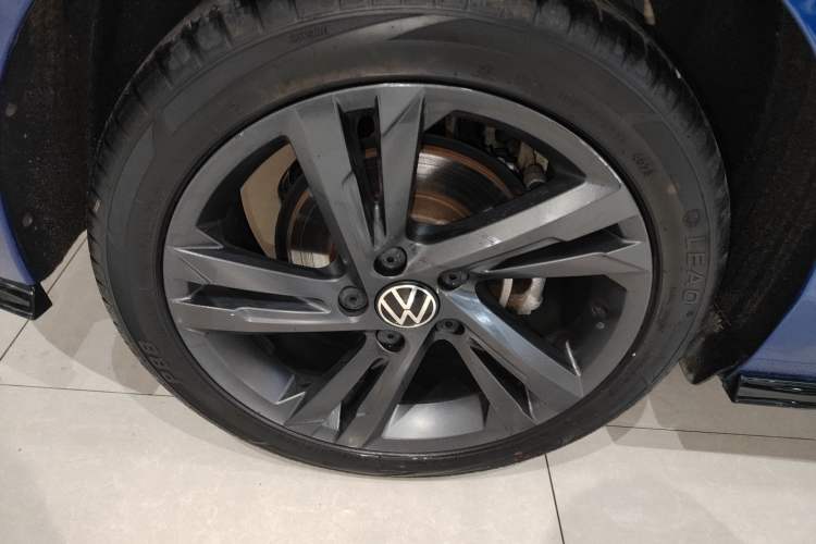 Used Volkswagen Golf 2021 280TSI DSG R-Line Right Rear Wheel Hub