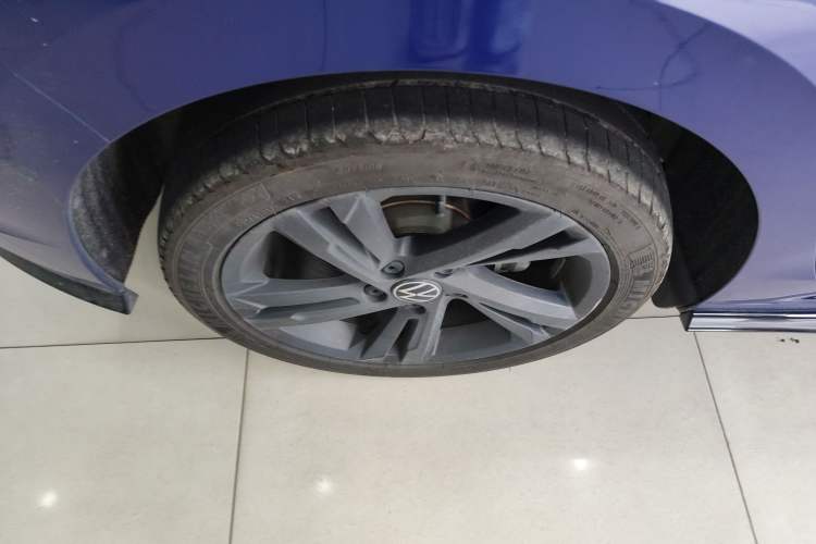 Used Volkswagen Golf 2021 280TSI DSG R-Line Right Rear Wheel Hub