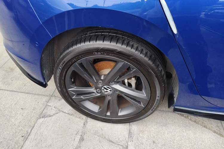 Used Volkswagen Golf 2021 280TSI DSG R-Line Right Rear Wheel Hub