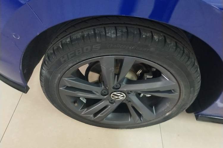 Used Volkswagen Golf 2021 280TSI DSG R-Line Right Rear Wheel Hub