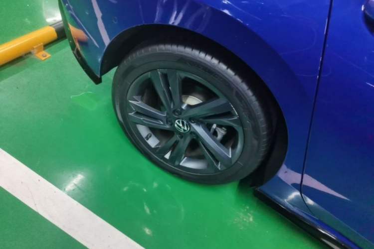 Used Volkswagen Golf 2021 280TSI DSG 30th Anniversary Edition Right Rear Wheel Hub