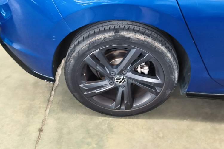 Used Volkswagen Golf 2021 280TSI DSG R-Line Right Rear Wheel Hub