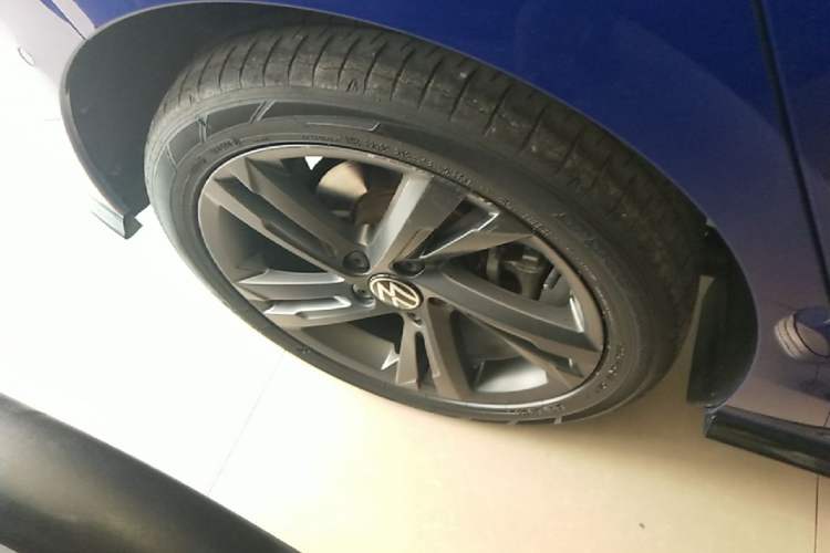 Used Volkswagen Golf 2021 280TSI DSG R-Line Right Rear Wheel Hub