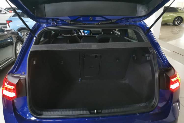 Used Volkswagen Golf 2021 280TSI DSG R-Line Trunk