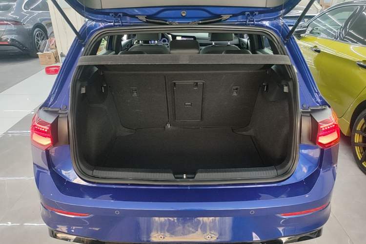 Used Volkswagen Golf 2021 280TSI DSG R-Line Trunk