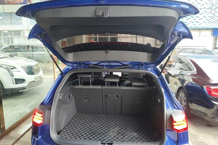 Used Volkswagen Golf 2021 280TSI DSG R-Line Trunk