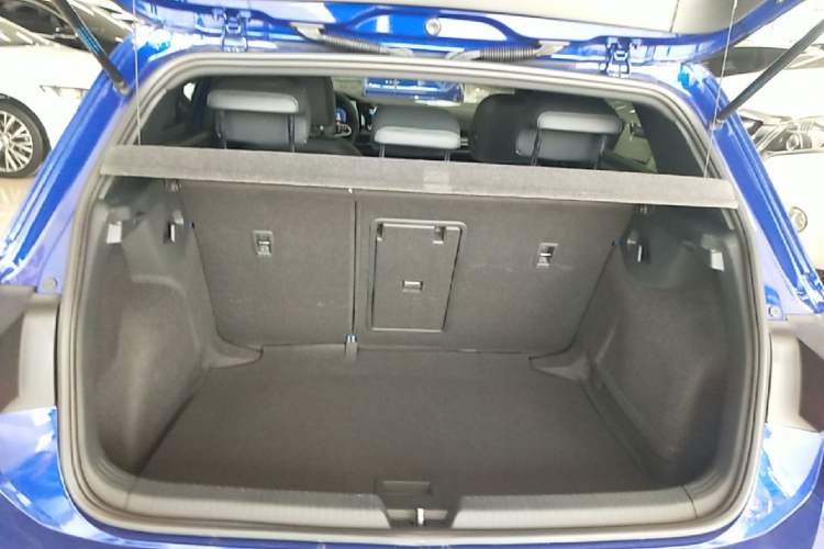 Used Volkswagen Golf 2021 280TSI DSG R-Line Trunk