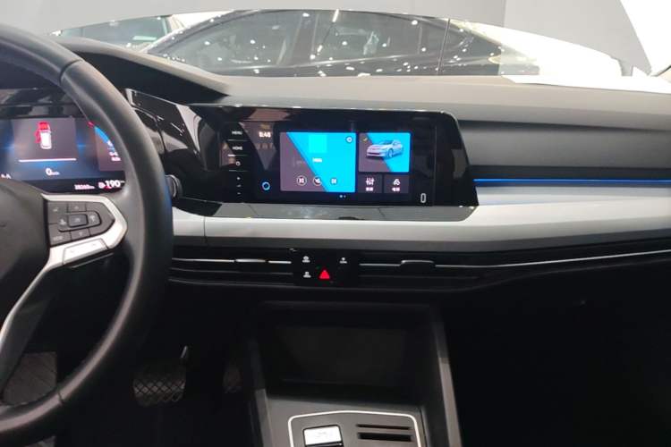 Used Volkswagen Golf 2021 280TSI DSG 30th Anniversary Edition Audio And AC Panel