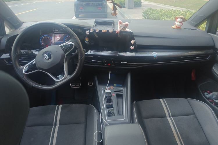 Used Volkswagen Golf 2021 280TSI DSG R-Line Center Console