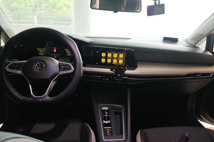 Used Volkswagen Golf 2021 280TSI DSG Pro First Edition Center Console
