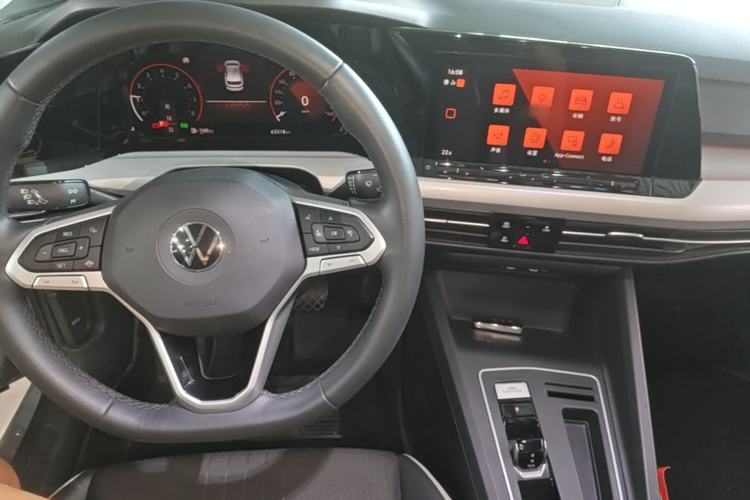 Used Volkswagen Golf 2021 280TSI DSG Pro Center Console
