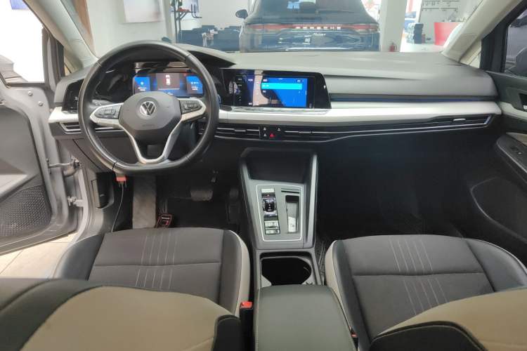Used Volkswagen Golf 2021 280TSI DSG 30th Anniversary Edition Center Console