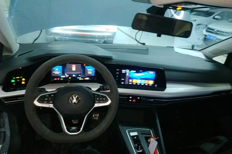 Used Volkswagen Golf 2021 280TSI DSG Pro Center Console