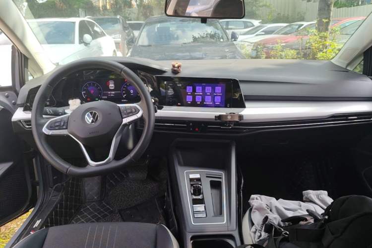 Used Volkswagen Golf 2021 280TSI DSG Pro Center Console