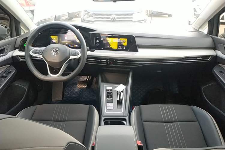Used Volkswagen Golf 2021 280TSI DSG Pro Center Console