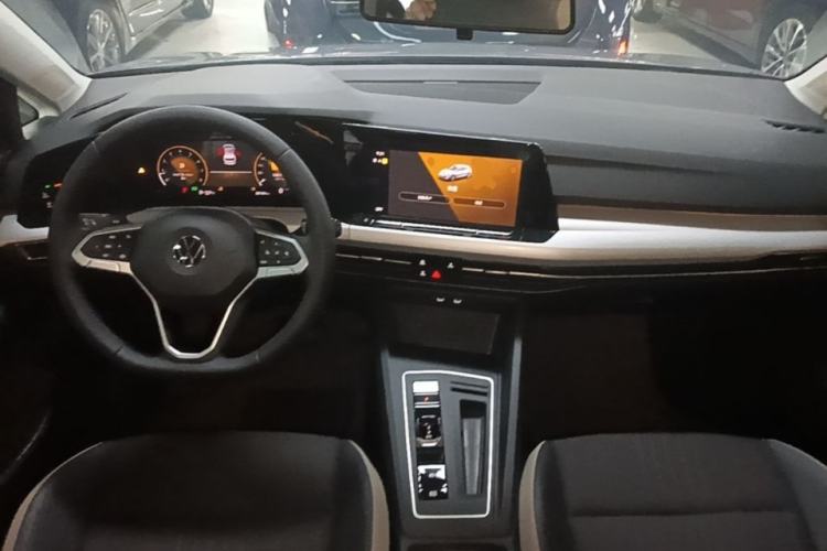 Used Volkswagen Golf 2021 280TSI DSG Pro Center Console