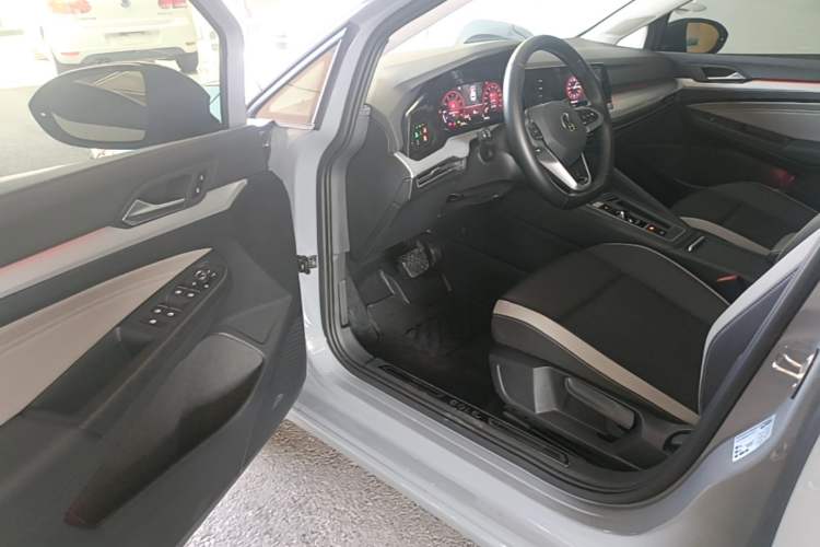 Used Volkswagen Golf 2021 200TSI DSG Pro Driver Seat