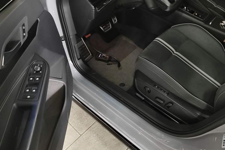 Used Volkswagen Golf 2021 280TSI DSG R-Line Driver Seat