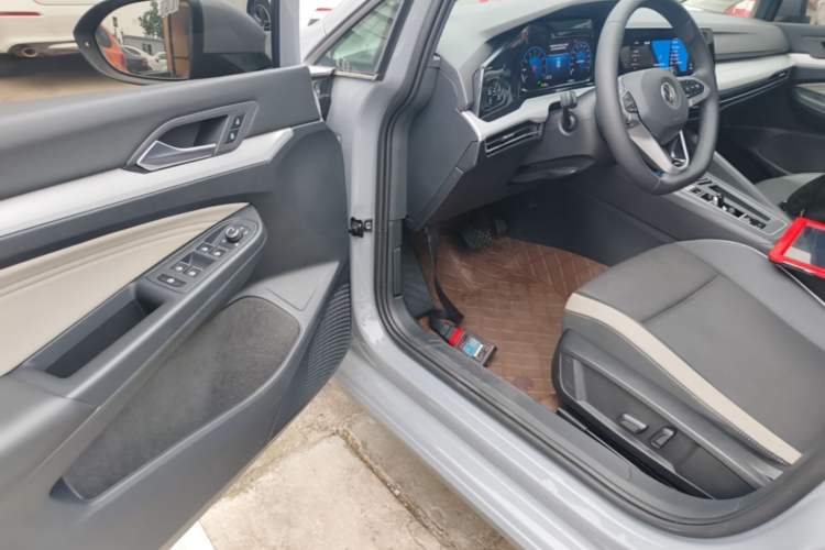 Used Volkswagen Golf 2021 280TSI DSG Pro First Edition Driver Seat