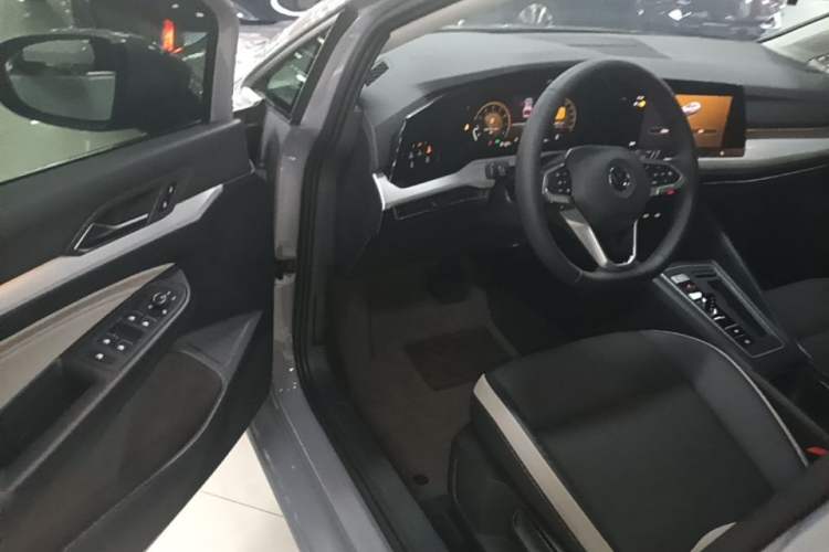 Used Volkswagen Golf 2021 280TSI DSG Pro Driver Seat