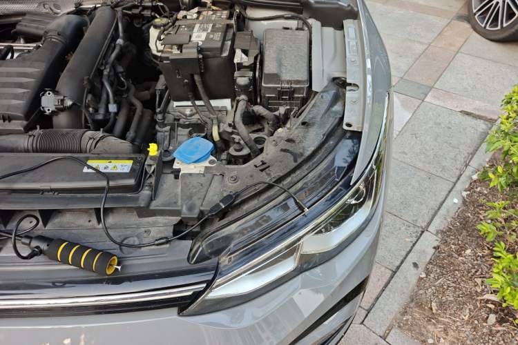 Used Volkswagen Golf 2021 280TSI DSG R-Line Engine Bay Left