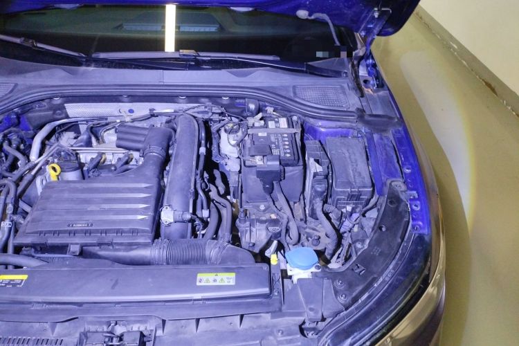 Used Volkswagen Golf 2021 280TSI DSG R-Line Engine Bay Left