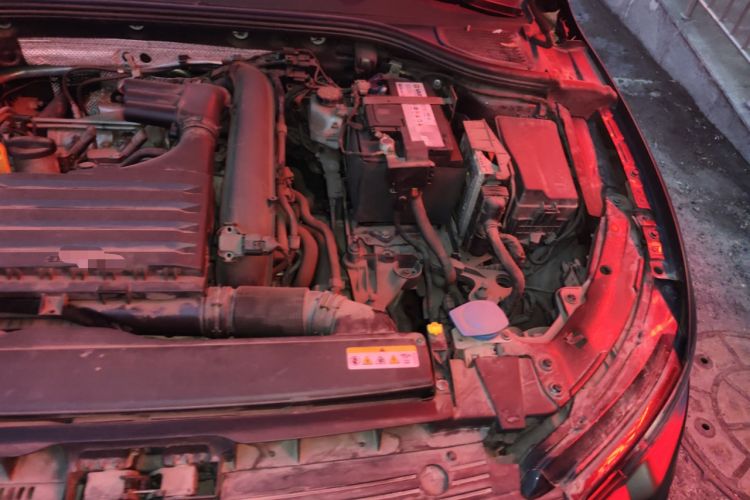 Used Volkswagen Golf 2021 280TSI DSG R-Line Engine Bay Left