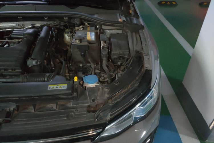 Used Volkswagen Golf 2021 280TSI DSG R-Line Engine Bay Left