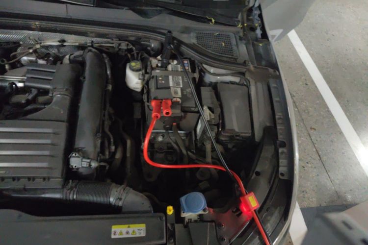 Used Volkswagen Golf 2021 280TSI DSG R-Line Engine Bay Left
