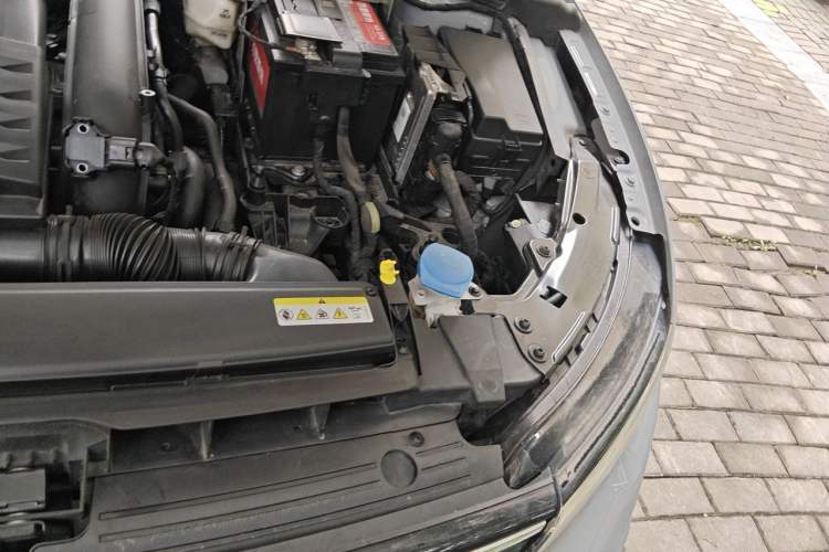 Used Volkswagen Golf 2021 280TSI DSG R-Line Engine Bay Left