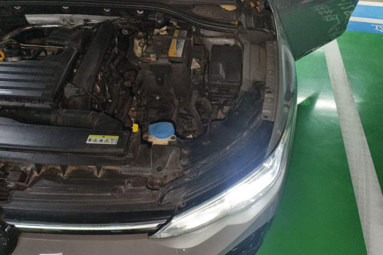 Used Volkswagen Golf 2021 280TSI DSG R-Line Engine Bay Left