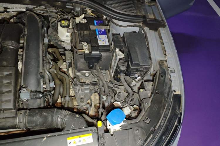 Used Volkswagen Golf 2021 280TSI DSG R-Line Engine Bay Left