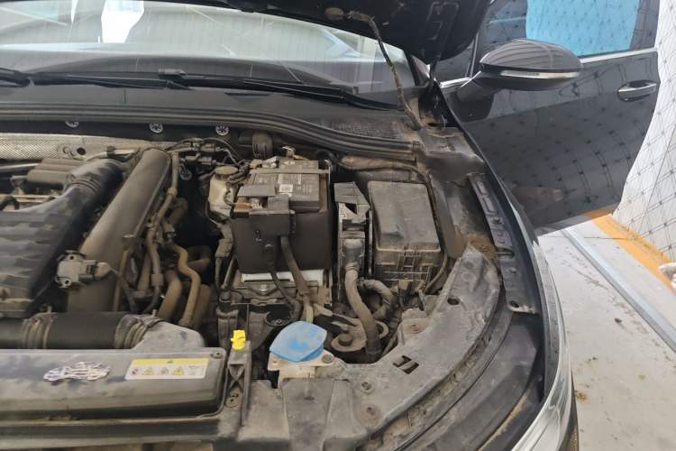 Used Volkswagen Golf 2021 280TSI DSG 30th Anniversary Edition Engine Bay Left