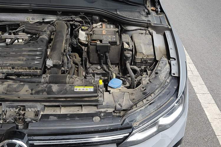 Used Volkswagen Golf 2021 280TSI DSG R-Line Engine Bay Left