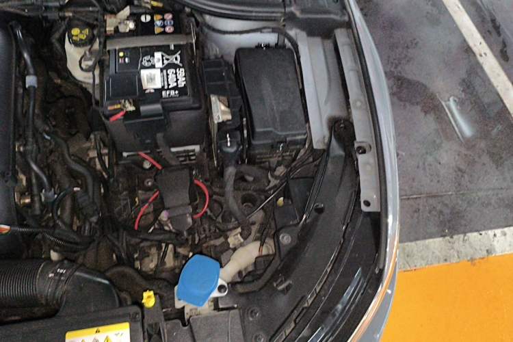 Used Volkswagen Golf 2021 280TSI DSG R-Line Engine Bay Left
