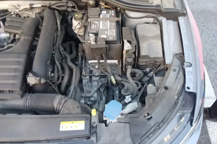 Used Volkswagen Golf 2021 280TSI DSG R-Line Engine Bay Left