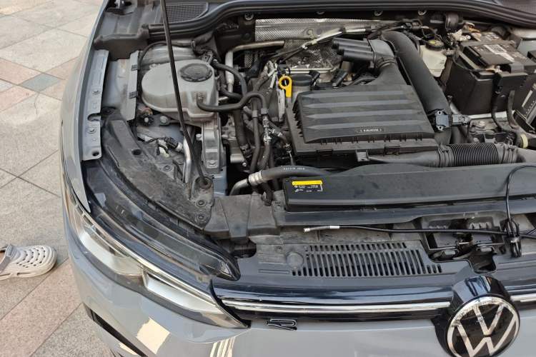 Used Volkswagen Golf 2021 280TSI DSG R-Line Engine Bay Right