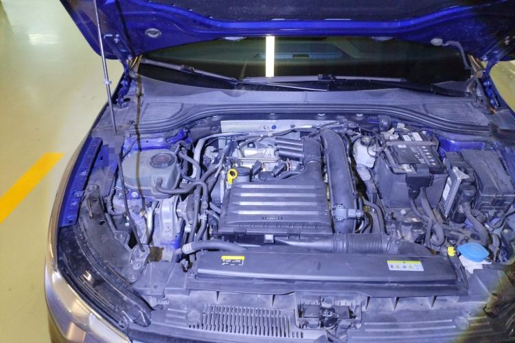 Used Volkswagen Golf 2021 280TSI DSG R-Line Engine Bay Right