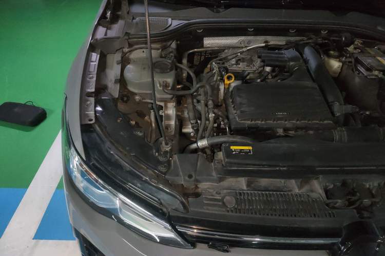Used Volkswagen Golf 2021 280TSI DSG R-Line Engine Bay Right